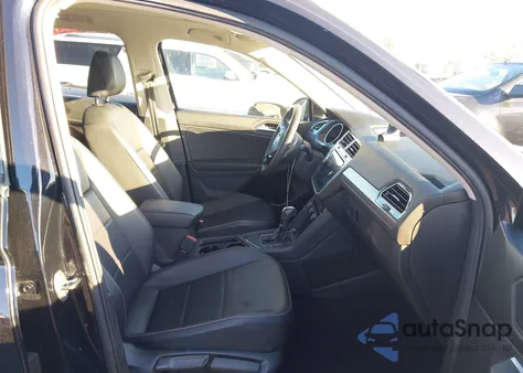 2021 Volkswagen Tiguan 2.0T Se/2.0T Se R-Line Black/2.0T Sel z USA, uszkodzony, nr VIN 3VV3B7AX3MM114235